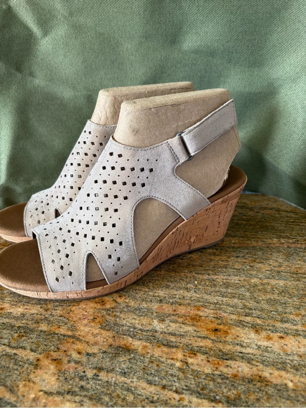 Rockport Women's Beige Suede Perforated Wedge Sandals Size 9.5